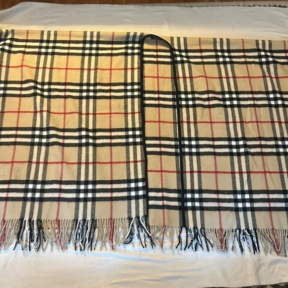 Burberry London 100% Lambswool Cape/Wrap